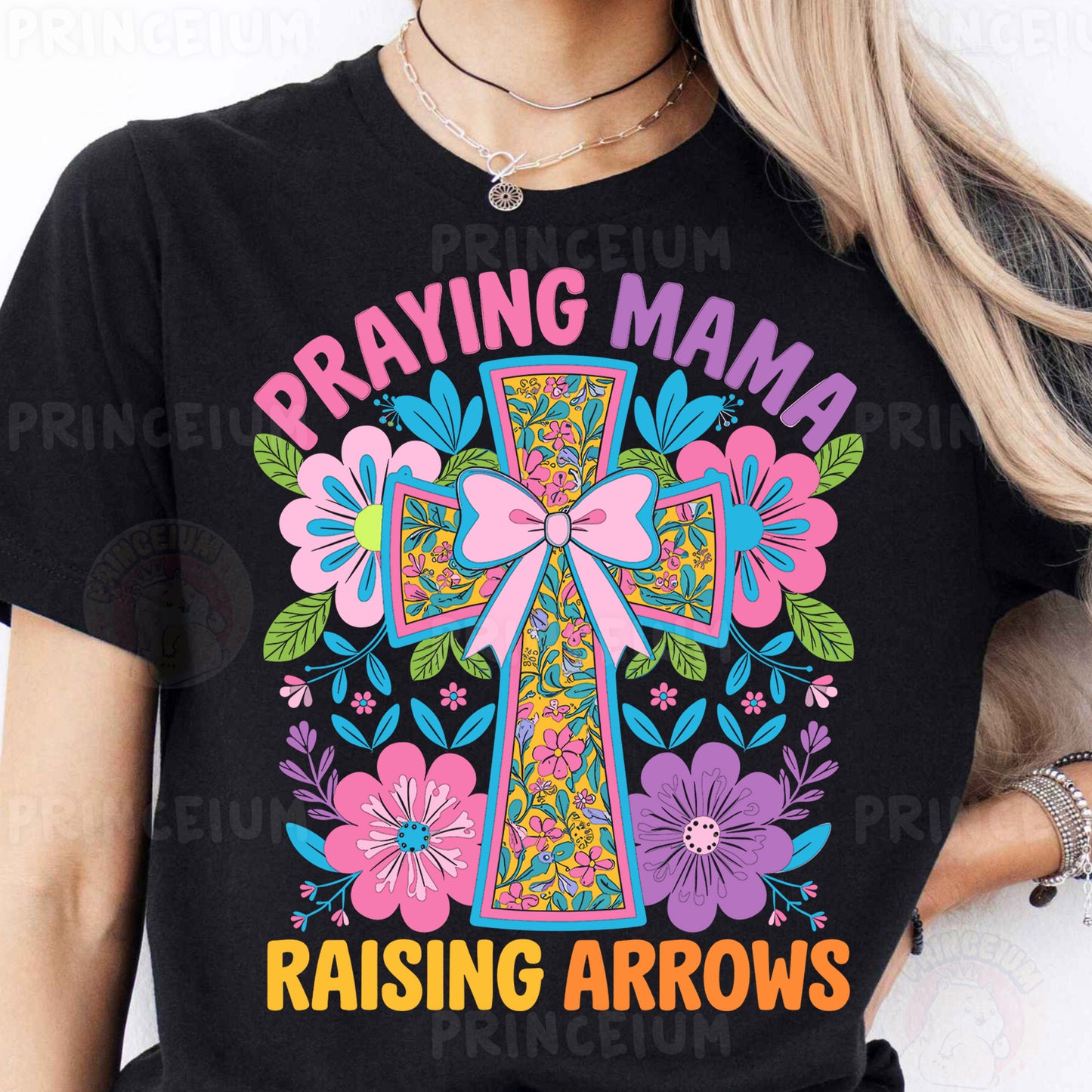 a woman wearing a t - shirt that says praying mama raising arrows