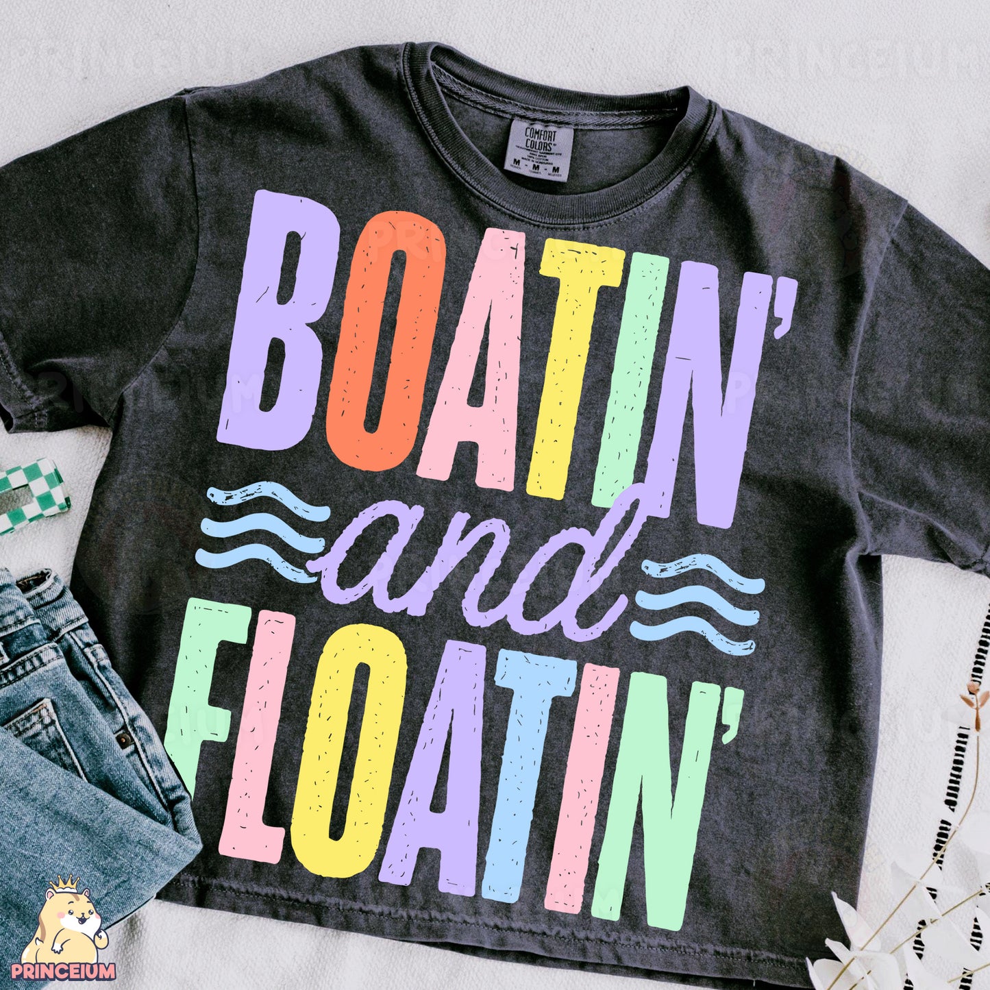 a t - shirt that says boatin and floatin on it