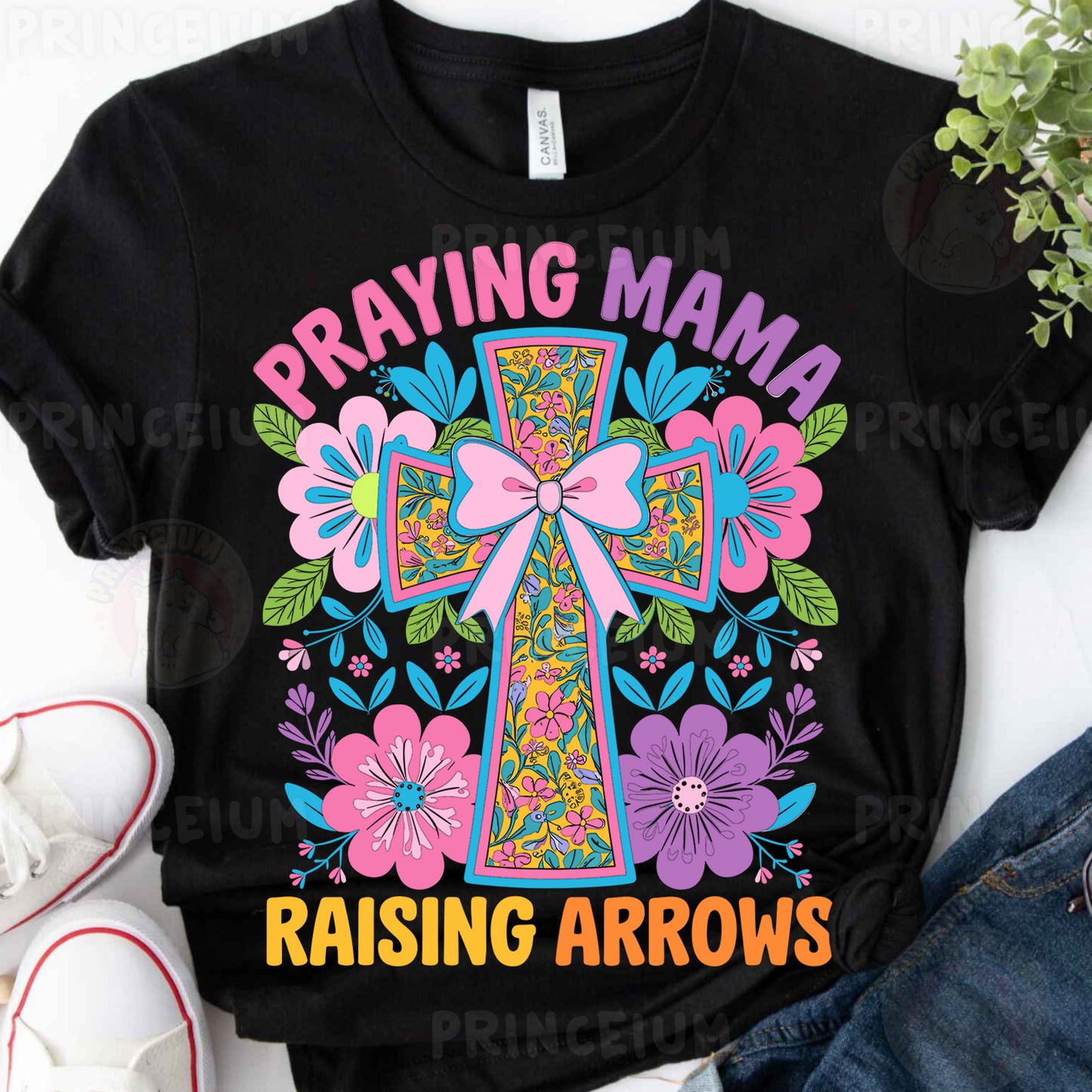 a t - shirt that says praying mama raising arrows