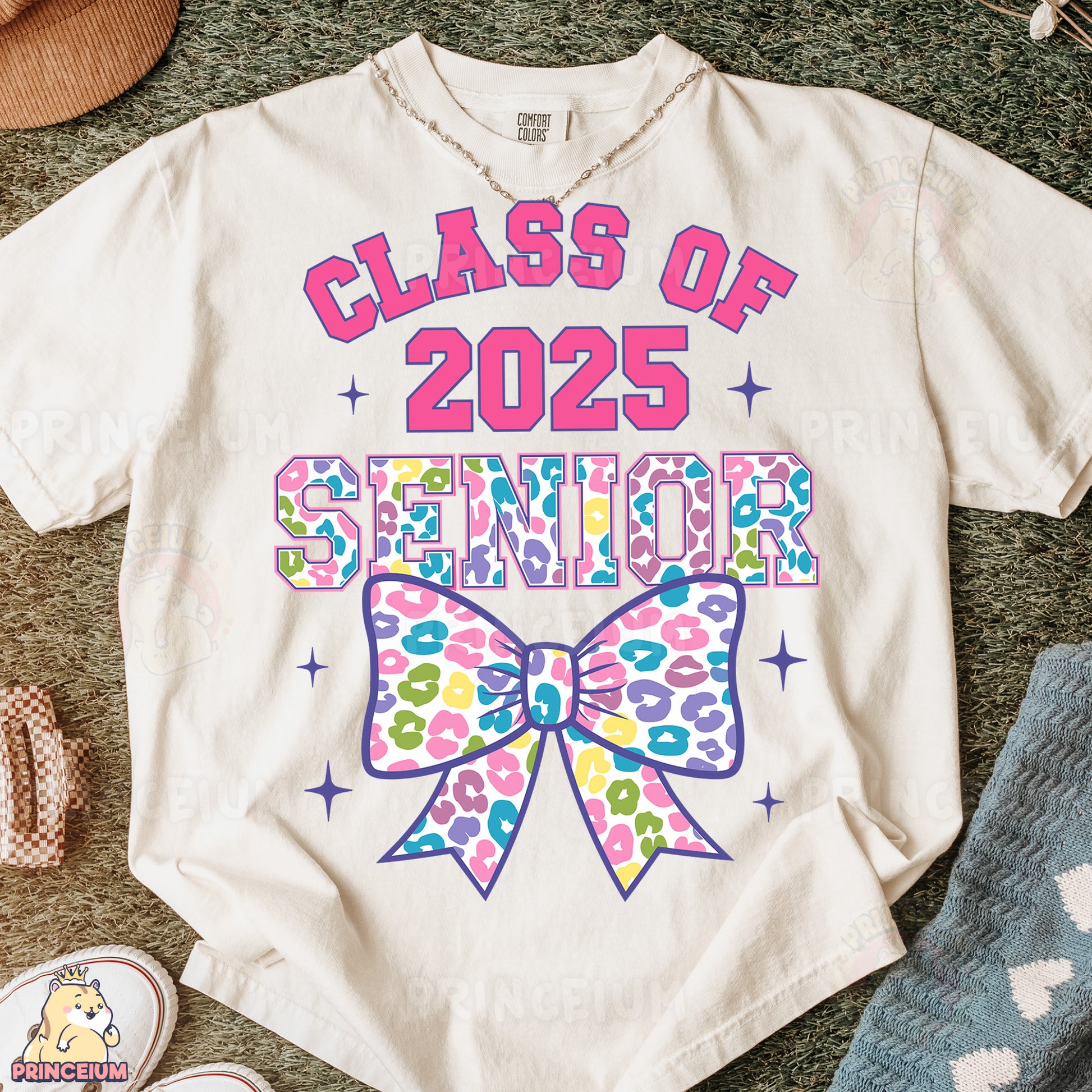 a t - shirt that says class of 205 senior