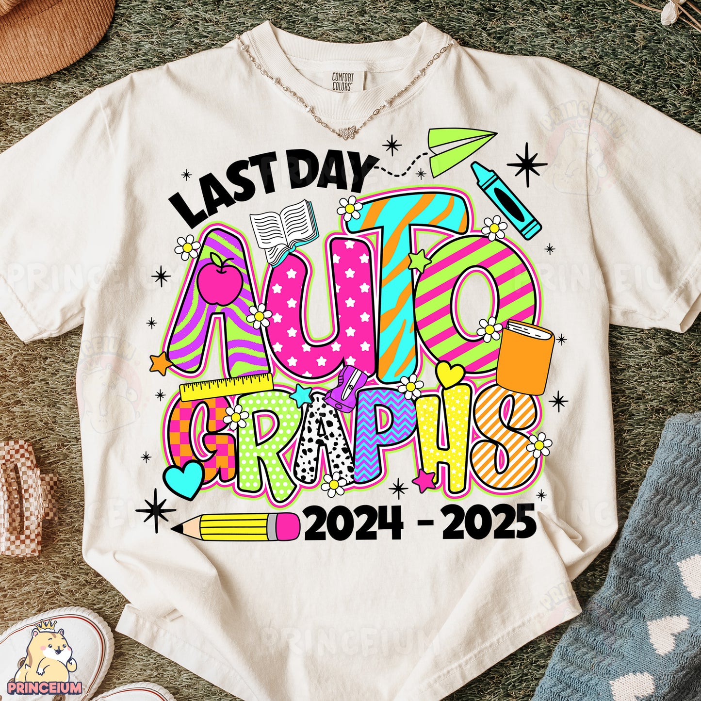 a t - shirt that says last day autographs on it