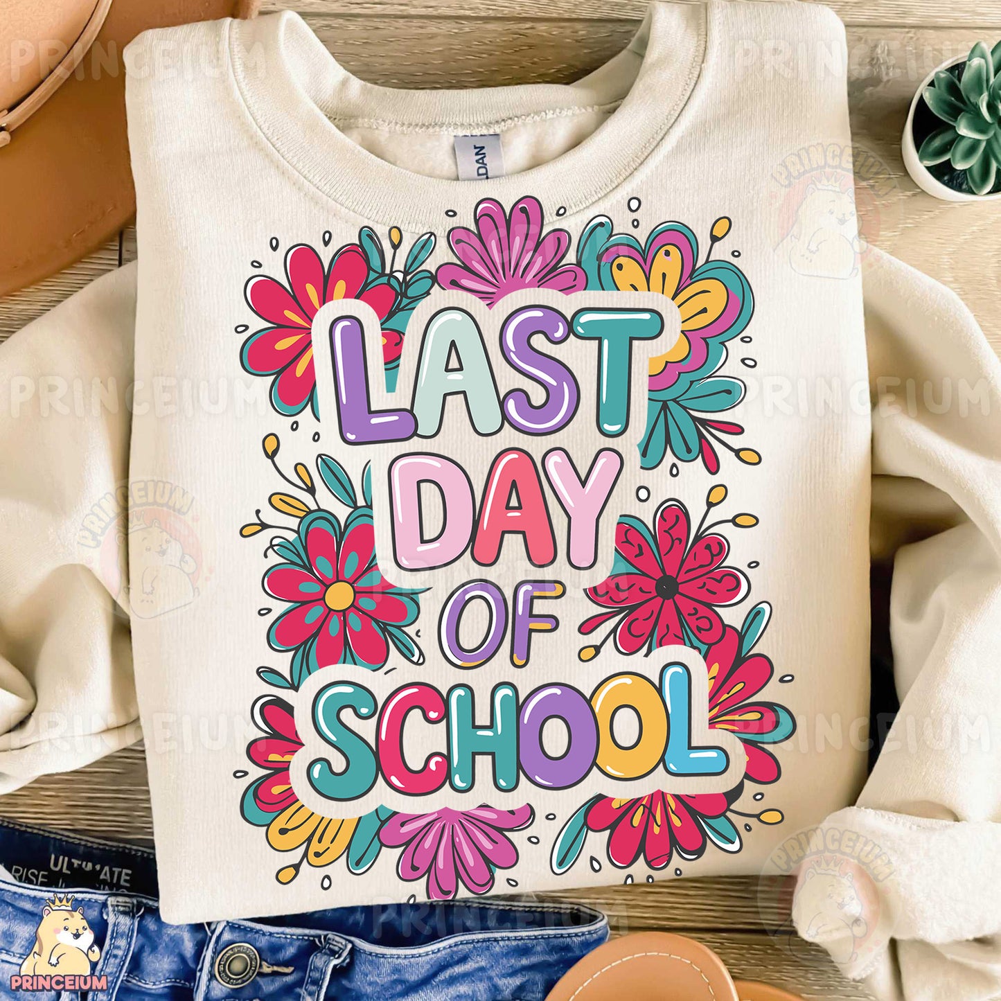 a t - shirt with the words last day of school on it