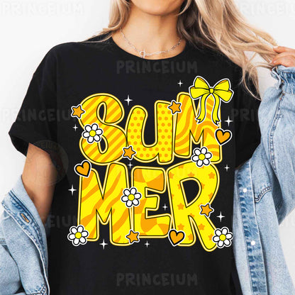 a woman wearing a black shirt that says sun meer