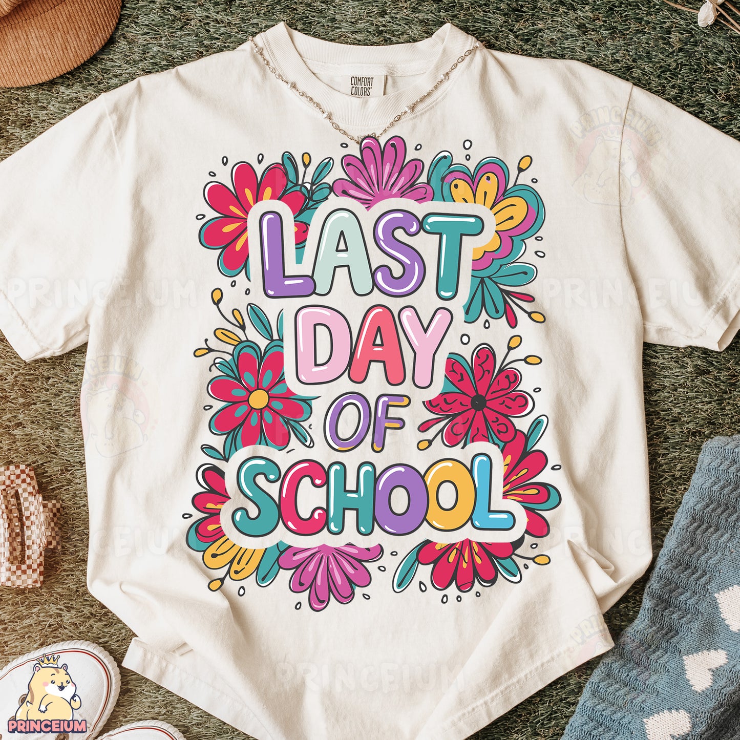 a t - shirt with the words last day of school on it