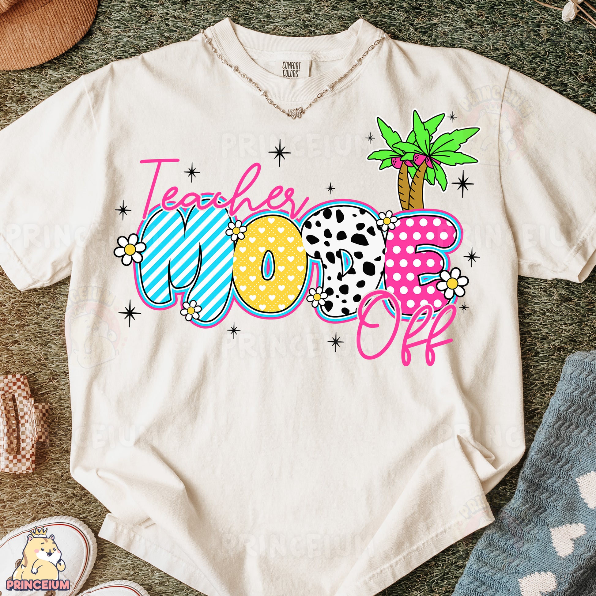 a t - shirt with the word boo on it