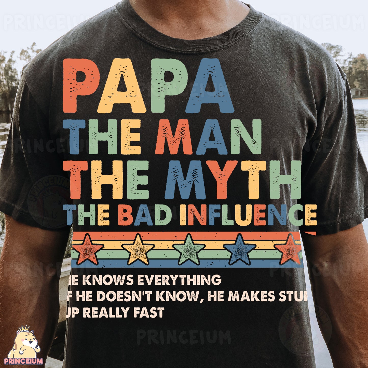 a man wearing a t - shirt that says papa the man, the myth the