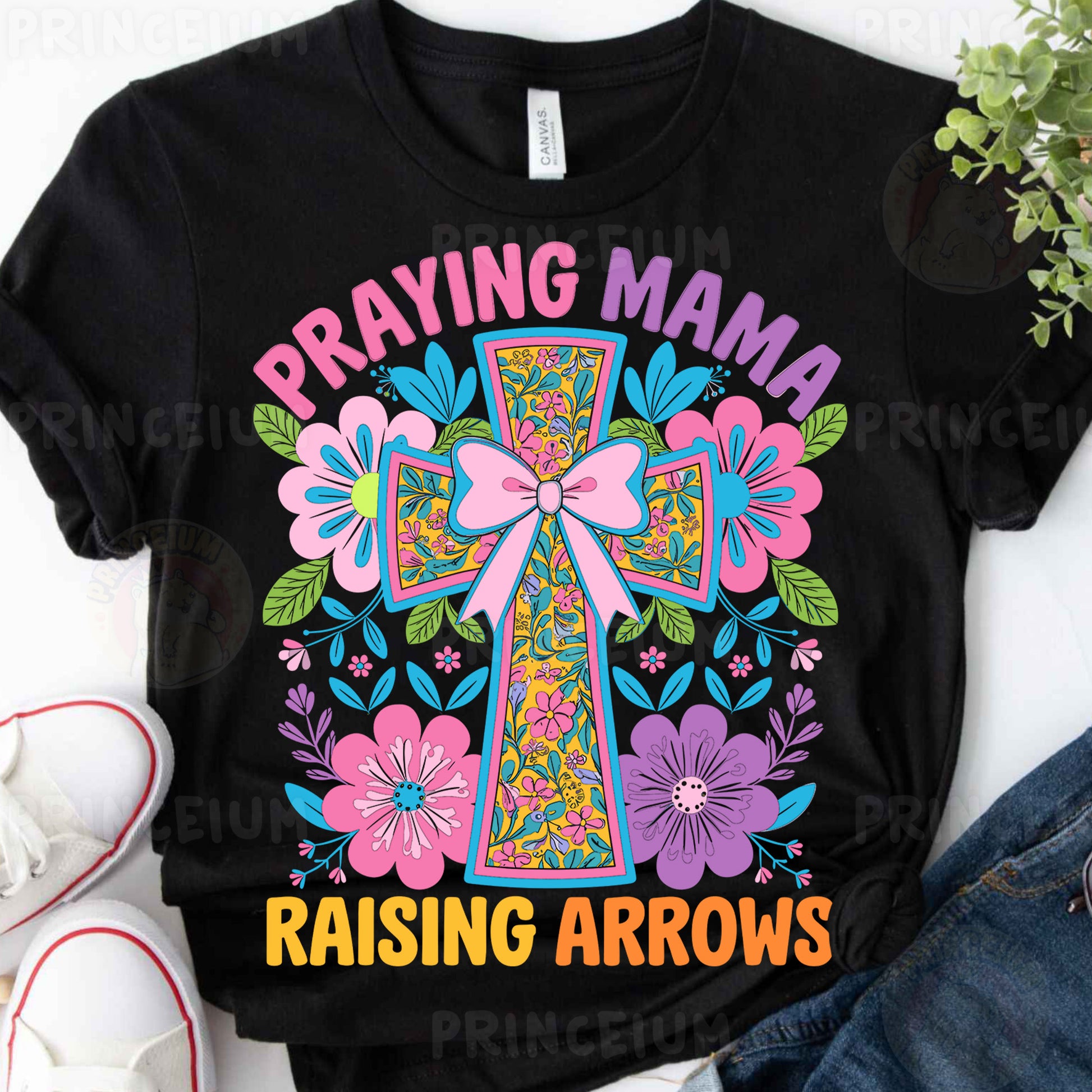 a t - shirt that says praying mama raising arrows