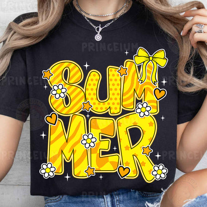 a woman wearing a t - shirt that says sun meer