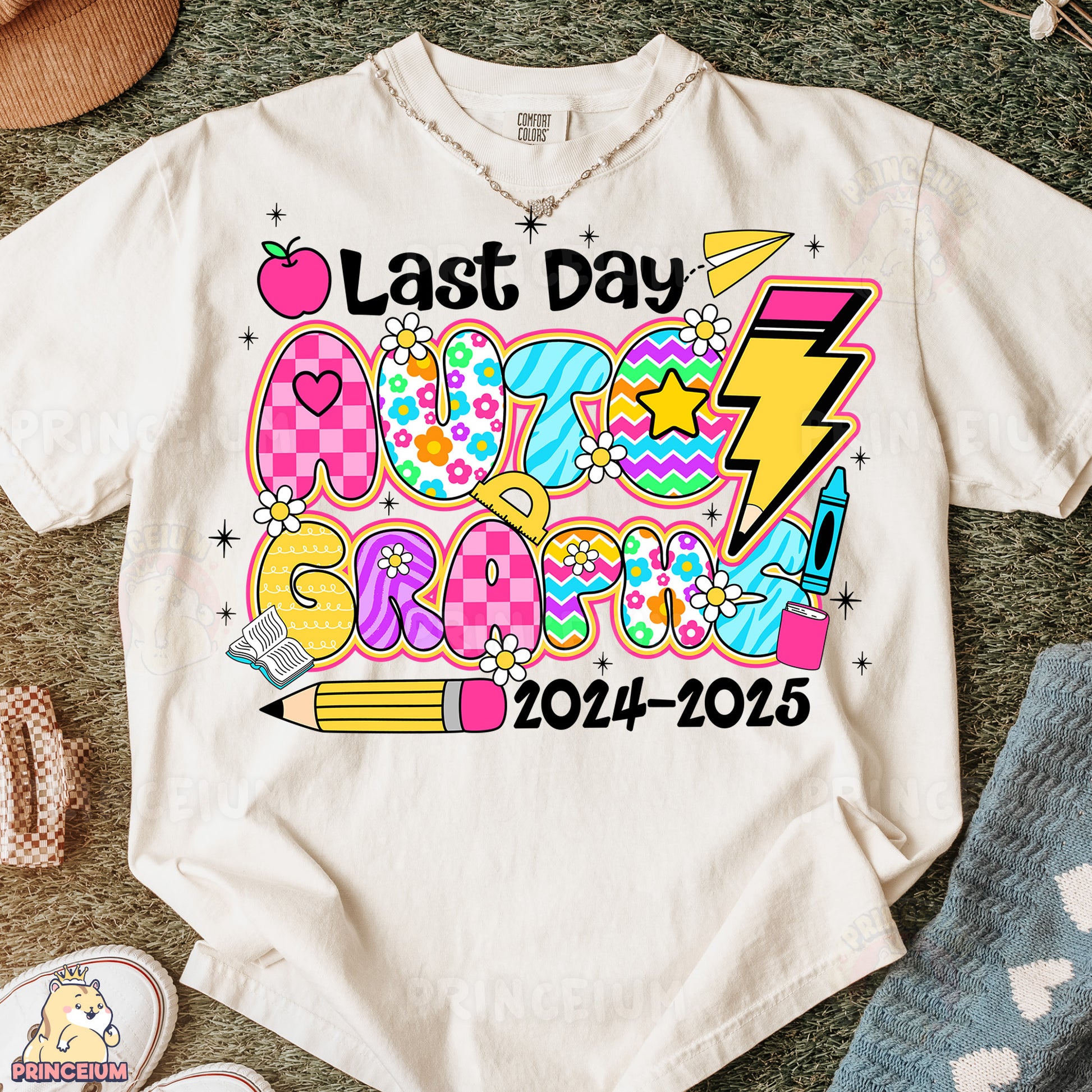 a t - shirt with the words last day school on it